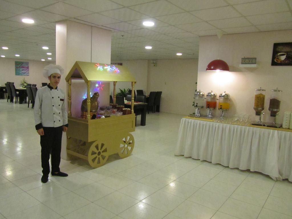 Nadinah Jw Inn Hotel מראה חיצוני תמונה